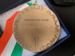 UM Faculty Scholarship Medal (reverse)